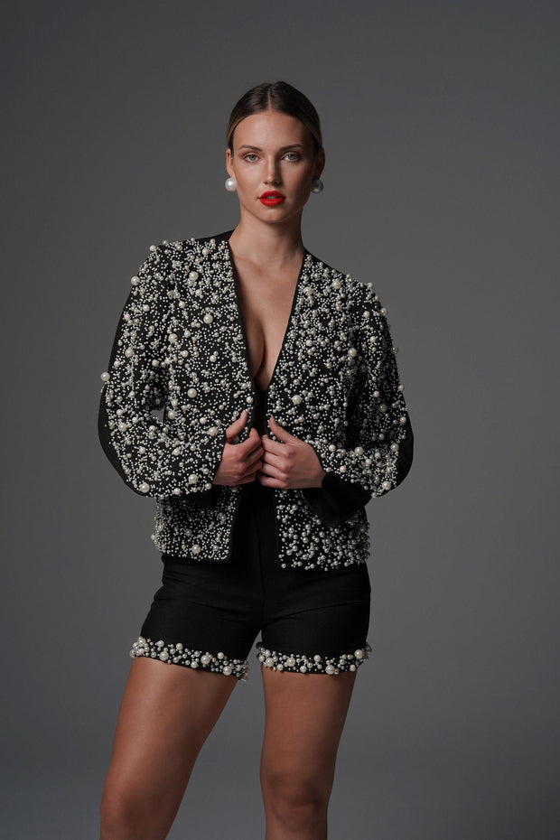 Women Wearing Black/White Perla Set